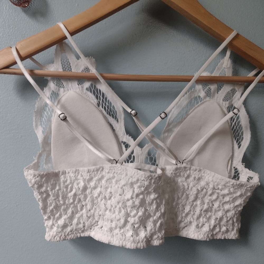 Three Bird Nest White Lace Bralette with Scalloped Trim - Picture 10 of 13